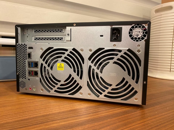 QNAP TVS-872N 8-Bay 5GbE NAS 開箱