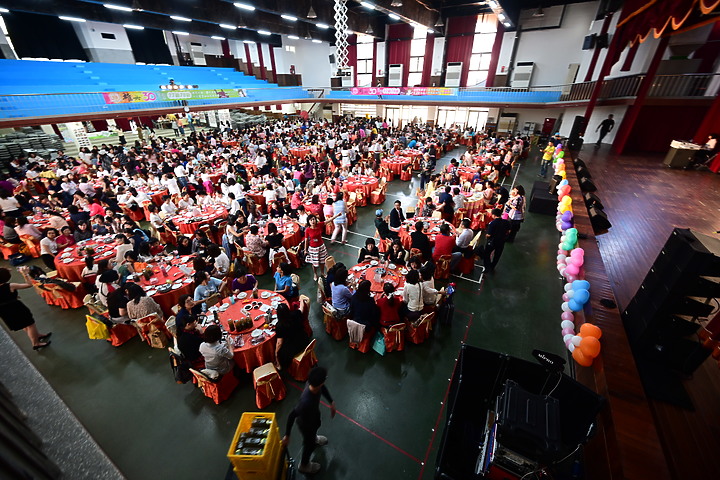 點我看大圖 Z7+14-30mm F4.0 S實拍600多人大合照:高雄女中77級78級畢業30重聚