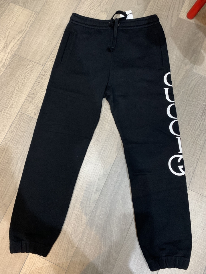 「開箱」GUCCI GG花紋小白鞋 + GUCCI logo 運動褲