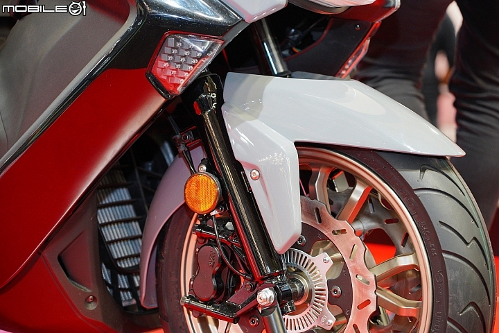 【EICMA2019】SYM MAXSYM 400i E5 米蘭發表！標配 TCS 循跡、外型更動感