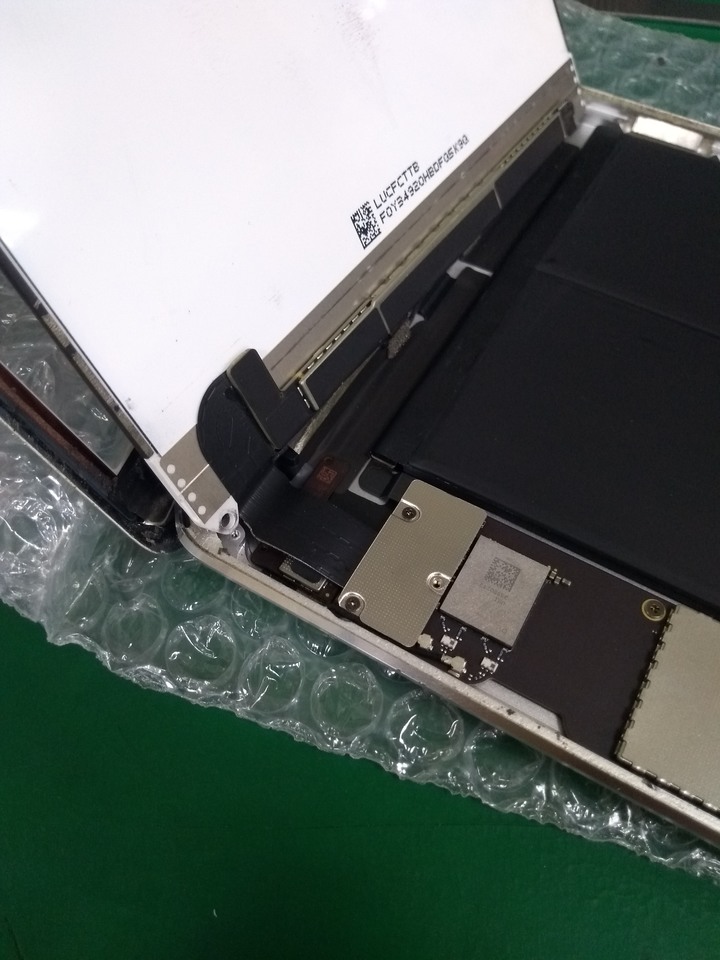 ipad mini2 因白條紋 換電池跟螢幕