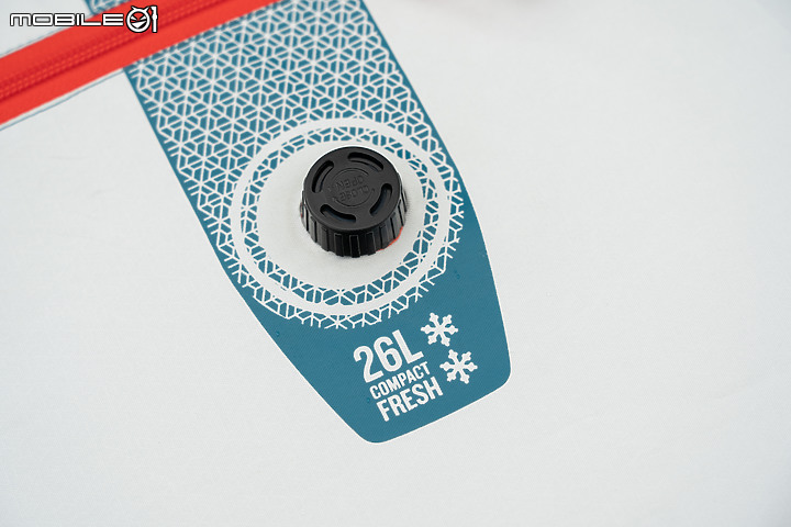 QUECHUA ICE FRESH COMPACT 26L 自動充氣保冷箱簡單介紹