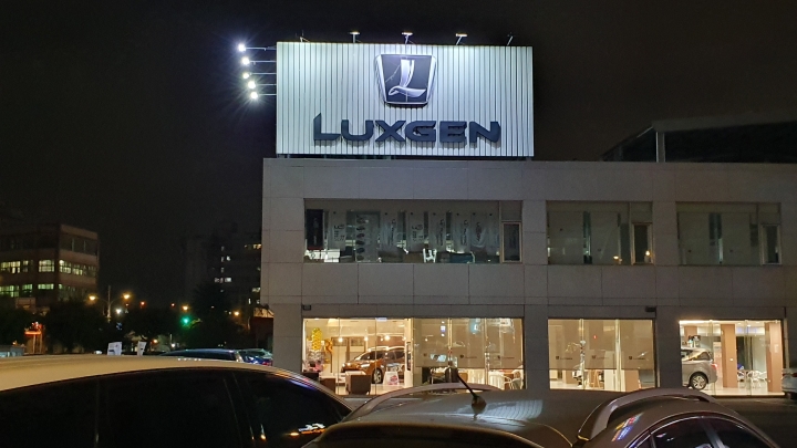 20191106土城納智捷生活館裡面有瞄到URX …