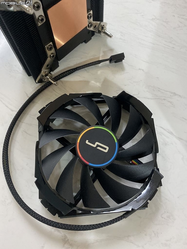 [開箱] 快睿 C7 完全版 C7G 石墨稀 ROG STRIX X570 I GAMING 開箱