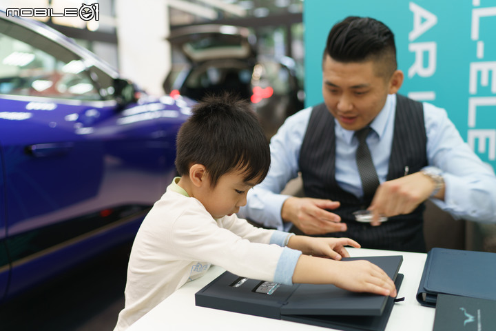 [極度開箱SuperUnbox] 兩台異國風 RangeRoverVelar P380s/Porsche 981GTS, 這樣肯定家庭美滿, 不免對這衝動有些擔憂