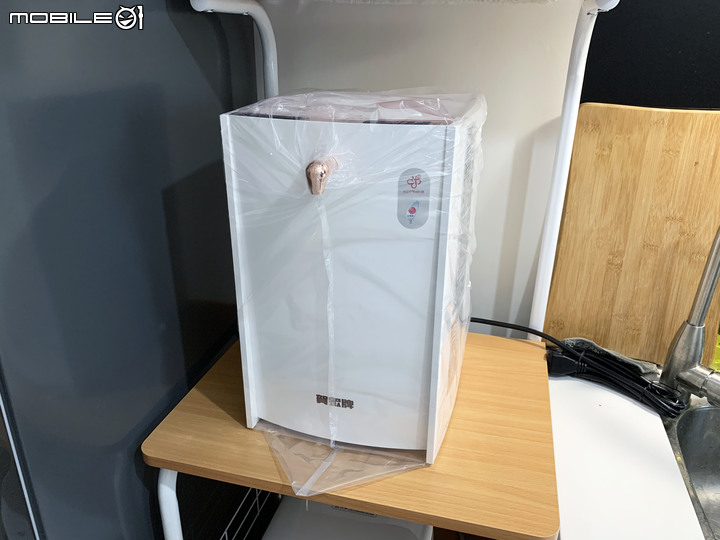 時尚居家~日日喝好水 - 賀眾牌 UV-6702EW-1 超效瞬淨冷熱飲水機 安裝開箱&使用分享