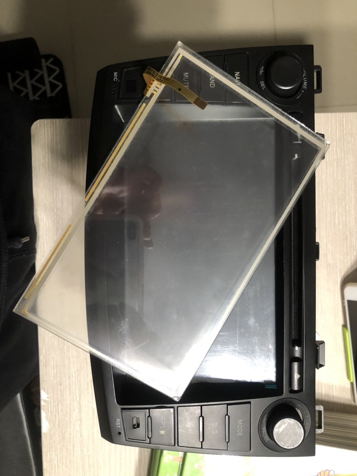 主機螢幕觸碰壞掉更換