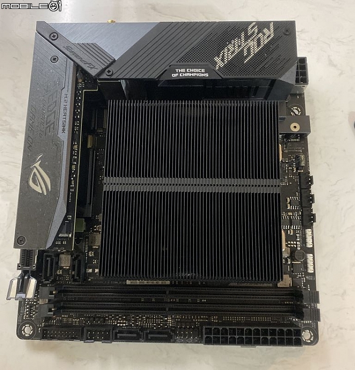 [開箱] 快睿 C7 完全版 C7G 石墨稀 ROG STRIX X570 I GAMING 開箱