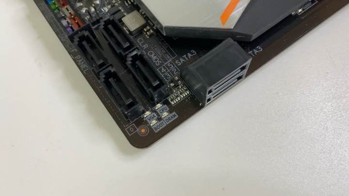 開箱 GIGABYTE 附帶 WiFi 的主機板 B360 AORUS GAMING 3 WIFI