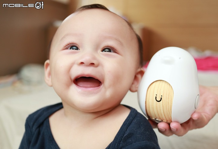 Cubo 嬰兒監視器，用 iPhone 就可以在辦公室看看兒子是最大的幸福。