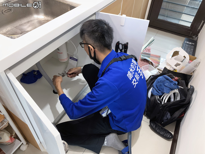 時尚居家~日日喝好水 - 賀眾牌 UV-6702EW-1 超效瞬淨冷熱飲水機 安裝開箱&使用分享