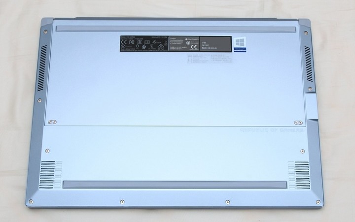 亮眼冰河藍 ASUS ROG Zephyrus S 西風之神 GX502GW