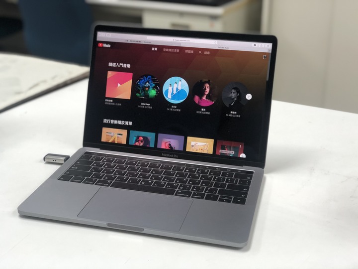 【小宅開箱】MacBook Pro 13 2019 入門款不專業開箱 處理器升級新增TouchBar