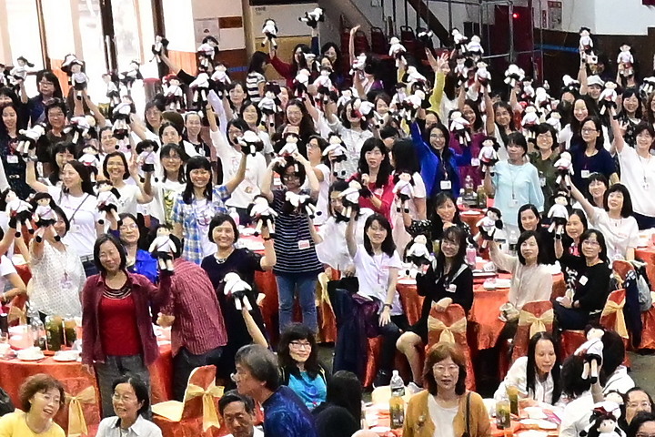 點我看大圖 Z7+14-30mm F4.0 S實拍600多人大合照:高雄女中77級78級畢業30重聚