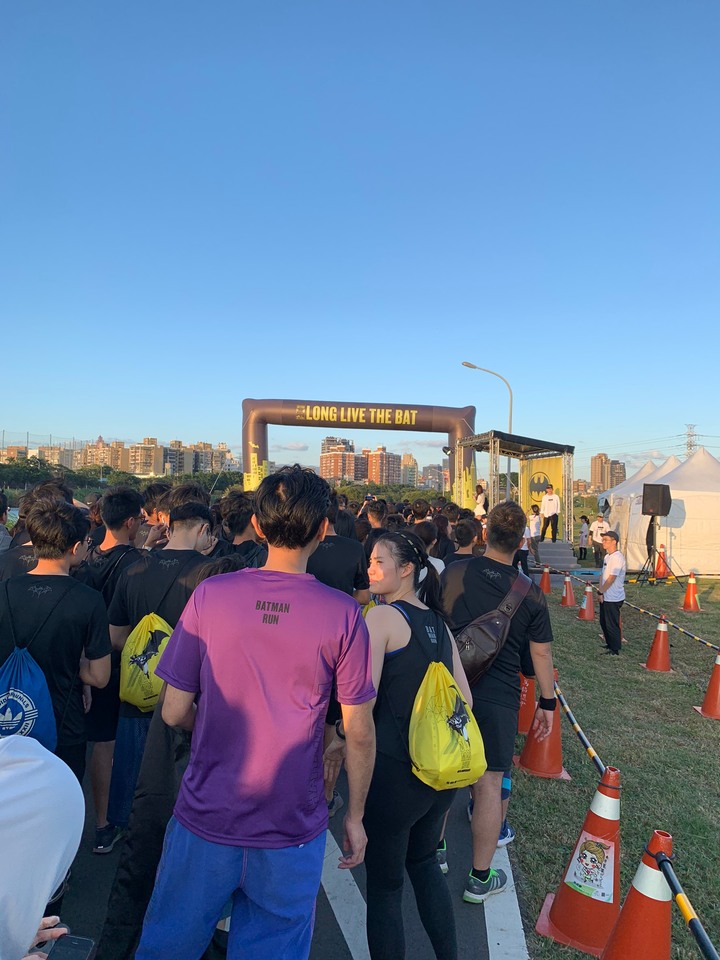 夜晚降臨正義來襲!超好玩的蝙蝠俠夜跑!