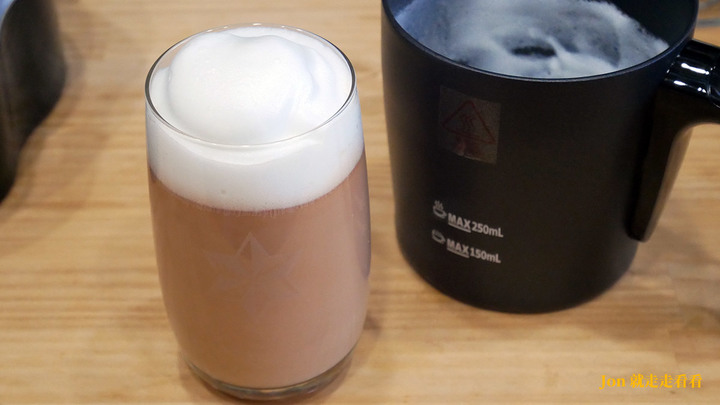 【ikuk 分離式電動奶泡器】(IK-MF0800)，奶泡、奶蓋想喝隨時上桌