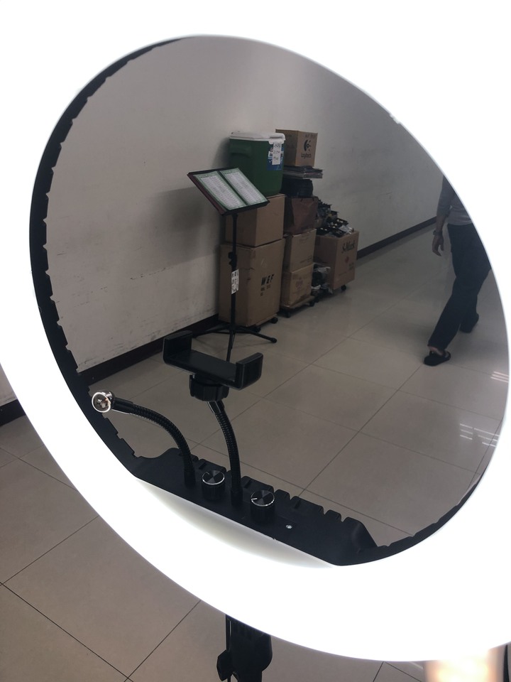 請問各位老司機 補光燈架要如何裝架相機?