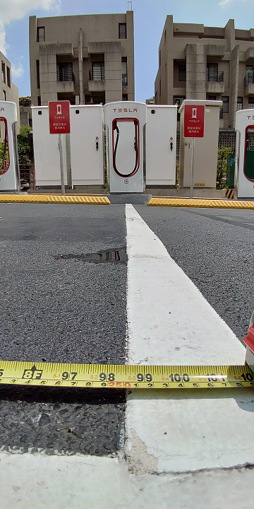 《TESLA知識家 #11.2》超充停車格寬度統計