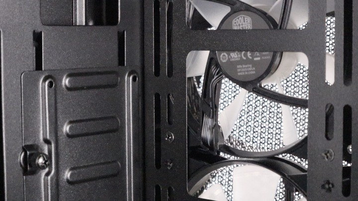 造型如星戰黑武士的 RGB 機殼 MB500 開箱