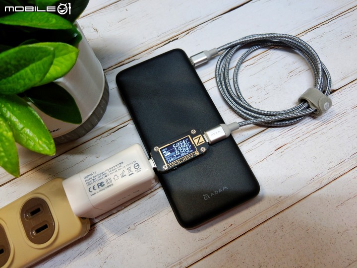 支援 IPHONE 11 PD 充電器 & 行動電源開箱