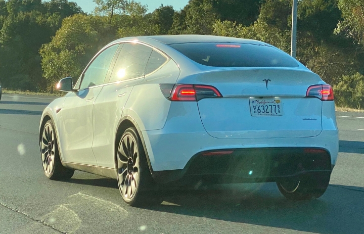 《Model Y》和CR-V比大小/新輪圈造型