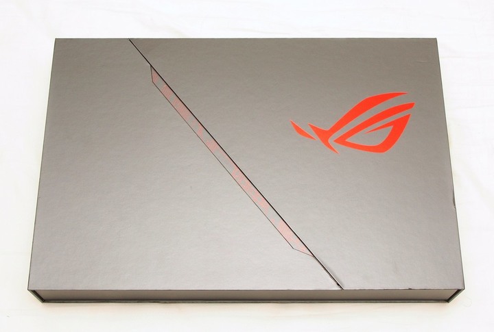 亮眼冰河藍 ASUS ROG Zephyrus S 西風之神 GX502GW
