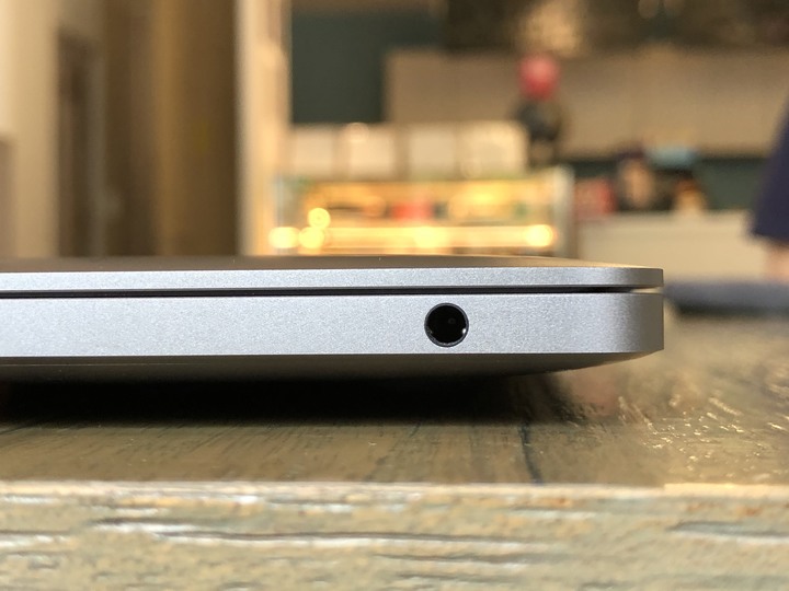 【小宅開箱】MacBook Pro 13 2019 入門款不專業開箱 處理器升級新增TouchBar