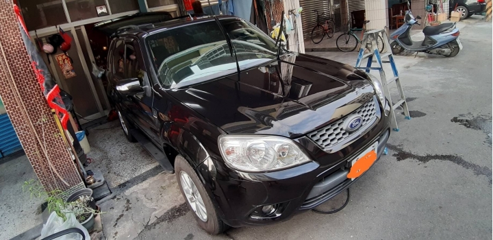 10年ESCAPE 2.3L市價出售值多少