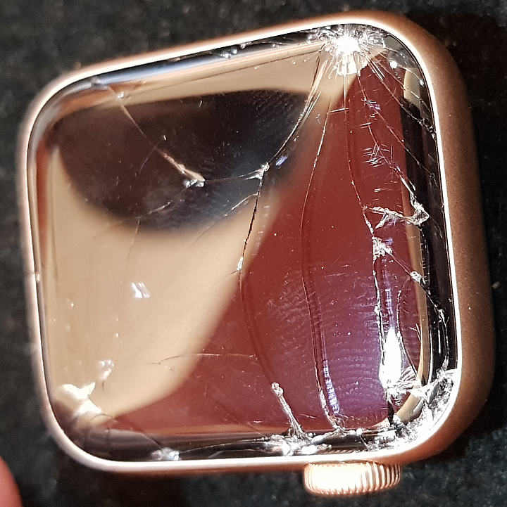 Apple Watch 5 摔落螢幕爆裂 (附圖)