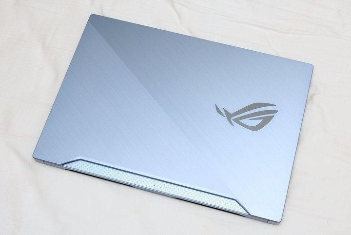 亮眼冰河藍 ASUS ROG Zephyrus S 西風之神 GX502GW
