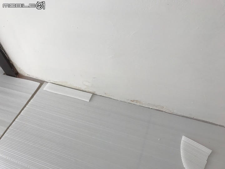 牆壁泛黃斑