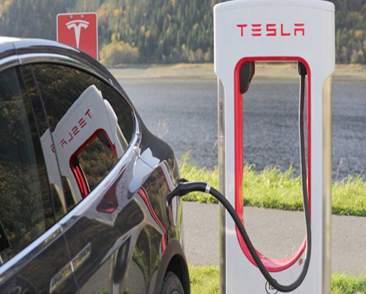電動汽車在可見的未來將成為趨勢! 您是否要繼續擁抱汽油車?還是電動汽車 ?