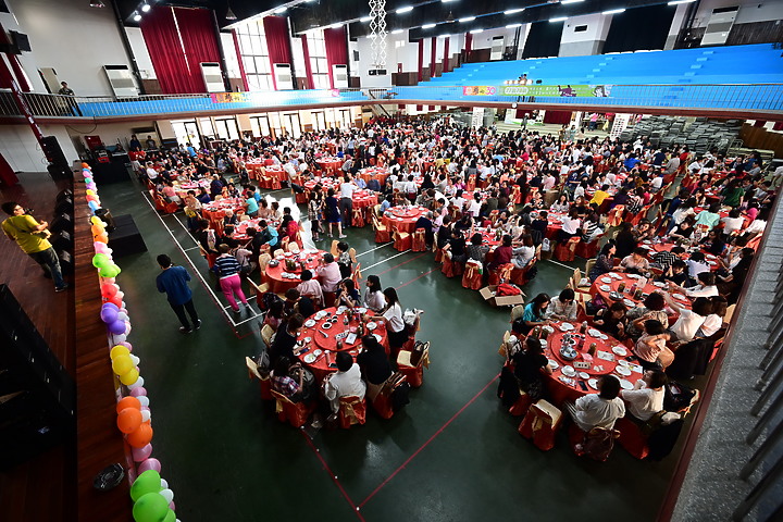 點我看大圖 Z7+14-30mm F4.0 S實拍600多人大合照:高雄女中77級78級畢業30重聚