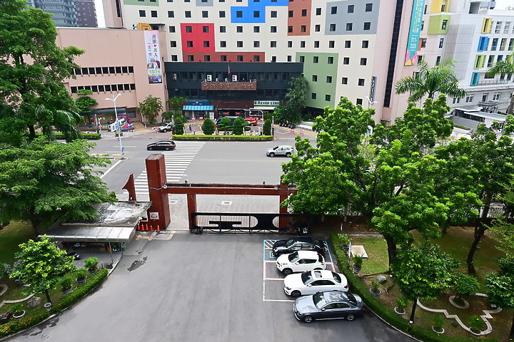 點我看大圖 Z7+14-30mm F4.0 S實拍600多人大合照:高雄女中77級78級畢業30重聚