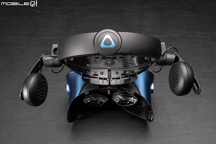 HTC Vive Cosmos 虛擬實境頭戴顯示器 兼顧自由度與擴充性的後起之秀