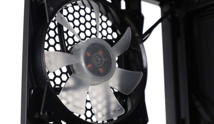 造型如星戰黑武士的 RGB 機殼 MB500 開箱