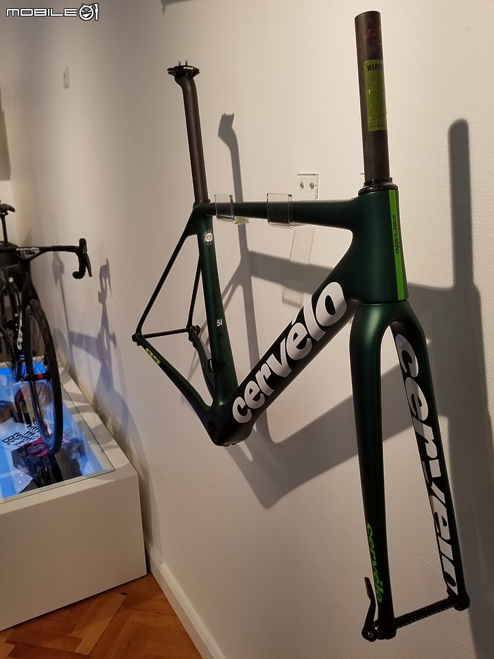 [分享]cervelo R5限量版 消光墨綠色