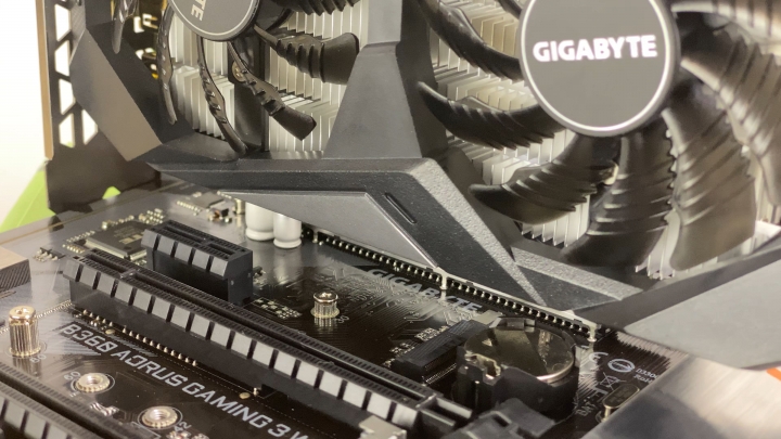 開箱 GIGABYTE 附帶 WiFi 的主機板 B360 AORUS GAMING 3 WIFI