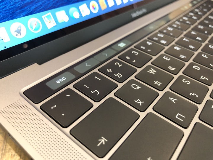 【小宅開箱】MacBook Pro 13 2019 入門款不專業開箱 處理器升級新增TouchBar