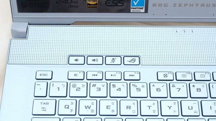 亮眼冰河藍 ASUS ROG Zephyrus S 西風之神 GX502GW