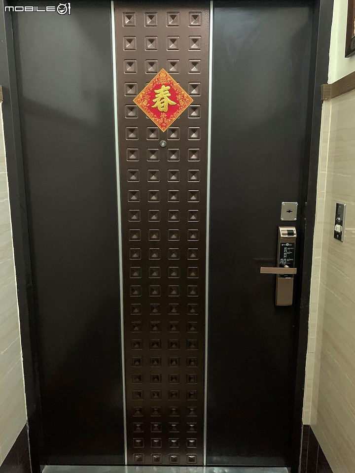 點我看大圖 YALE YDM7116 簡易開箱和安裝