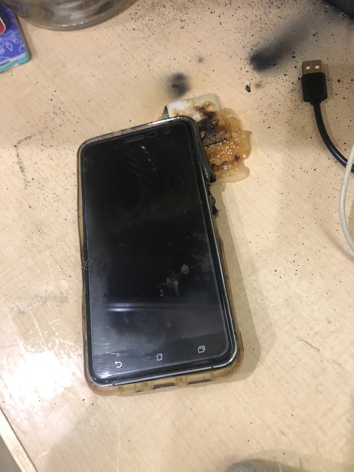 我的華碩552kl在沒充電狀況下在桌上爆了