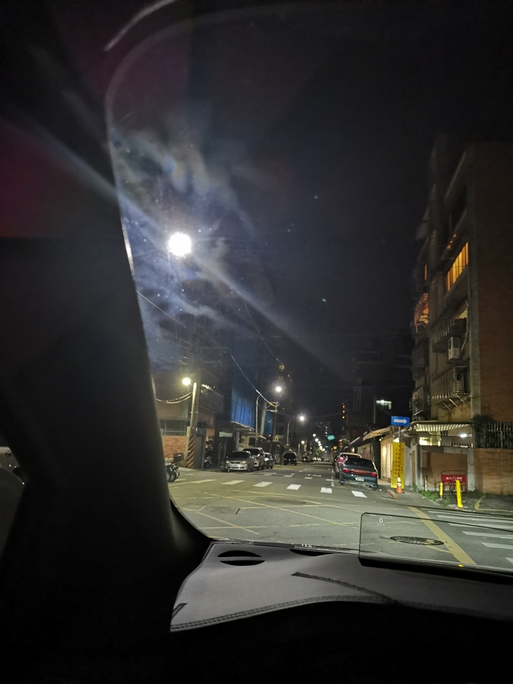 請問這是隔熱紙造成的白霧嗎？