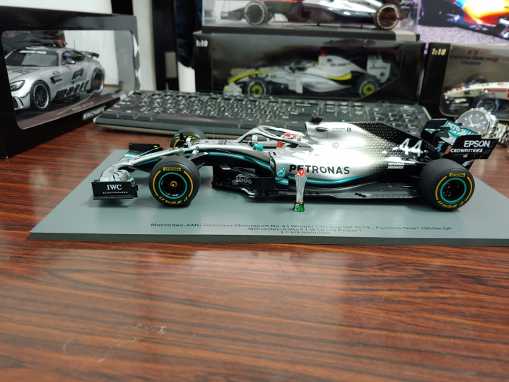 [開箱]SPARK 1/18 Mercedes-AMG F1 #44 W10 2019