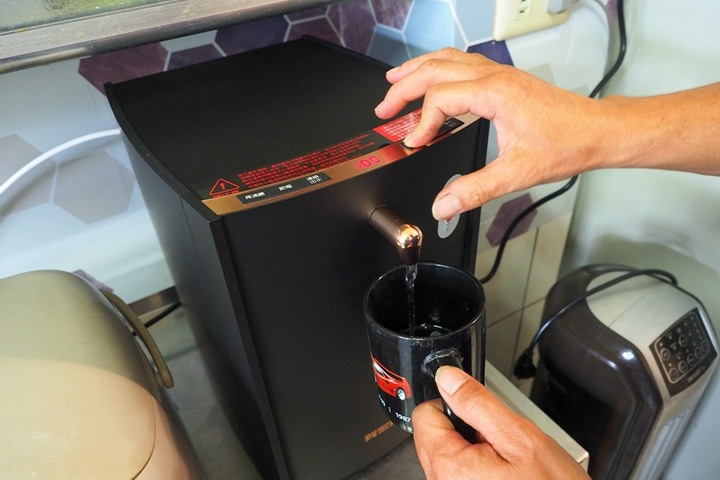 即淨 極省 級便利 ｜ 賀眾超效瞬淨冷熱飲水機 (UV-6702)