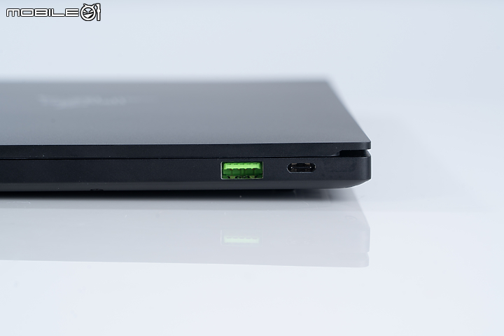 Razer Blade Stealth 13 輕薄電競的全新定義！