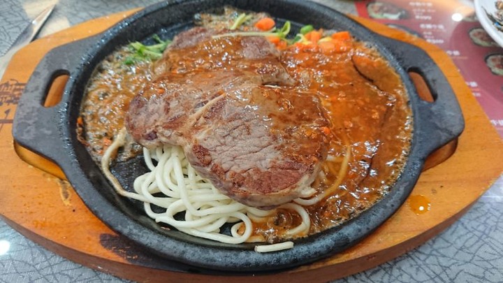 佛心來！牛排館+自助吧吃到飽不到200元 （有美食圖)