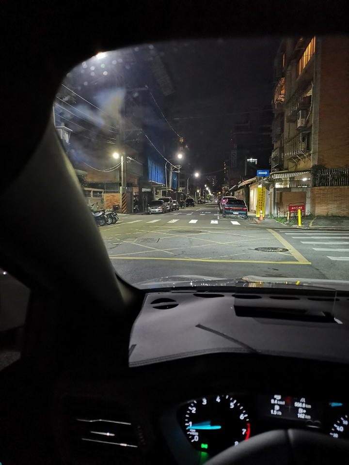 請問這是隔熱紙造成的白霧嗎？