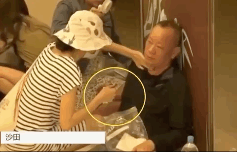 曱甴用假血抹黑警察的證據視頻!又是一組化妝師和演員,用血漿包栽贓警察!業務挺純熟,可惜一切都被攝像機記錄了下來