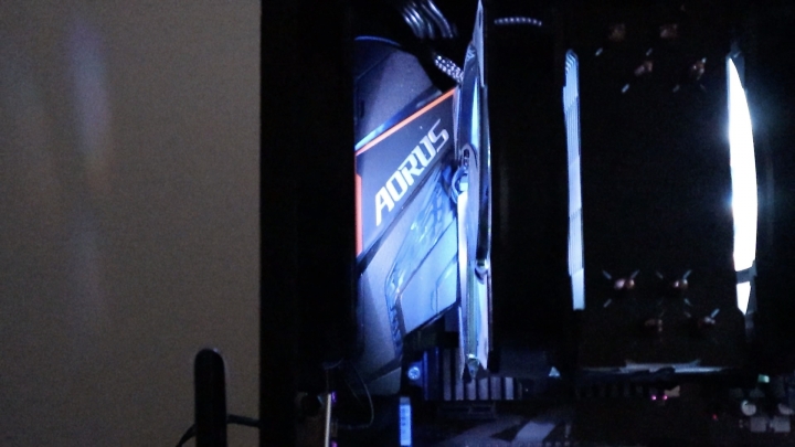 開箱 GIGABYTE 附帶 WiFi 的主機板 B360 AORUS GAMING 3 WIFI